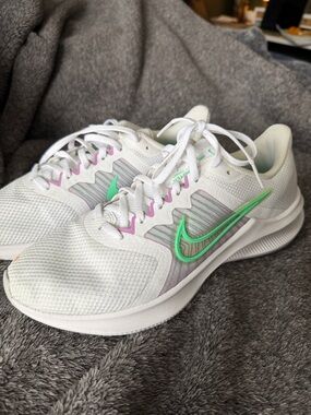 Nike Women’s White Running Shoes with Mint Green Swoosh and Lavender Accents